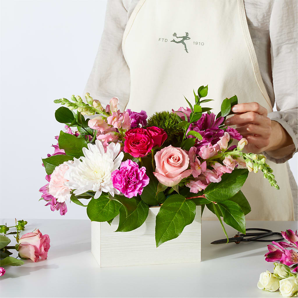Sweetberry Box – A Florist Original –  Liberty Flower Farm, Forest VA